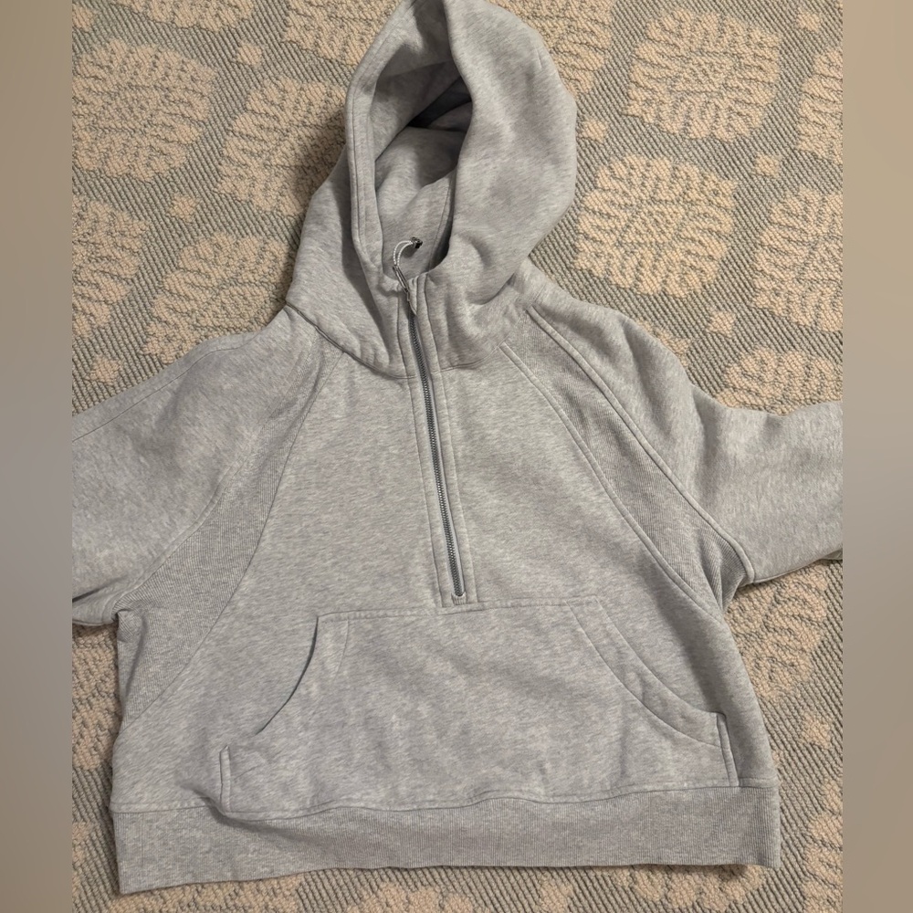 Heather grey Lululemon Scuba cropped sweatshirt size m/l